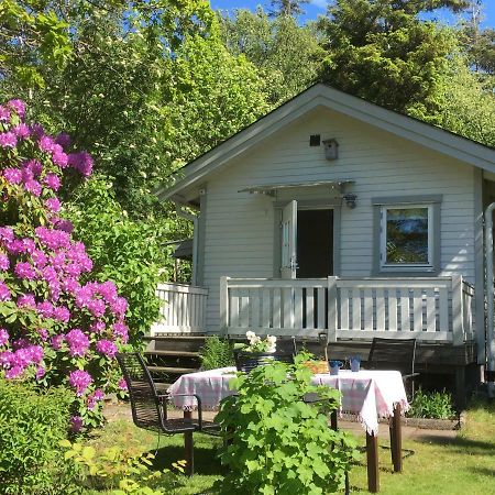 Stuga I Naturskoent Omrade Pa Vaestra Tjoern Saby Exterior photo