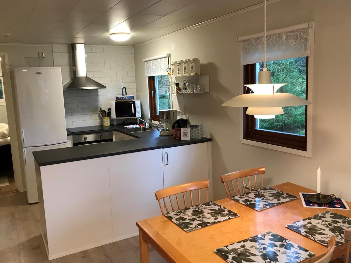 Stuga I Naturskoent Omrade Pa Vaestra Tjoern Saby Exterior photo