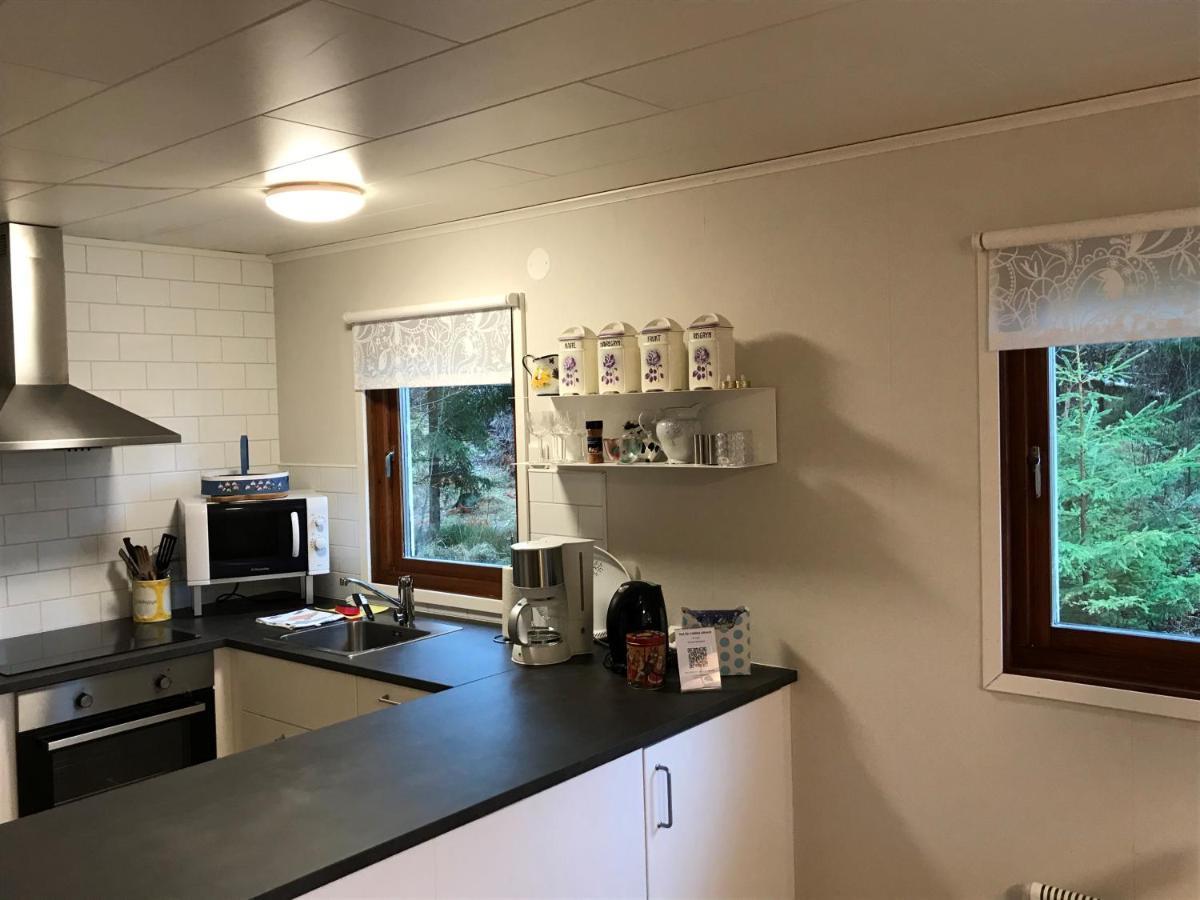 Stuga I Naturskoent Omrade Pa Vaestra Tjoern Saby Exterior photo