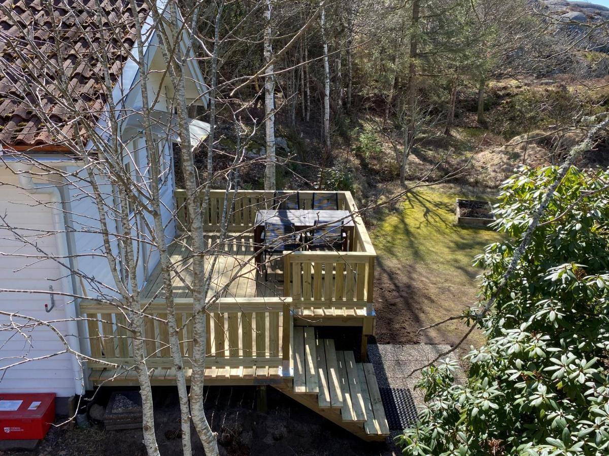 Stuga I Naturskoent Omrade Pa Vaestra Tjoern Saby Exterior photo