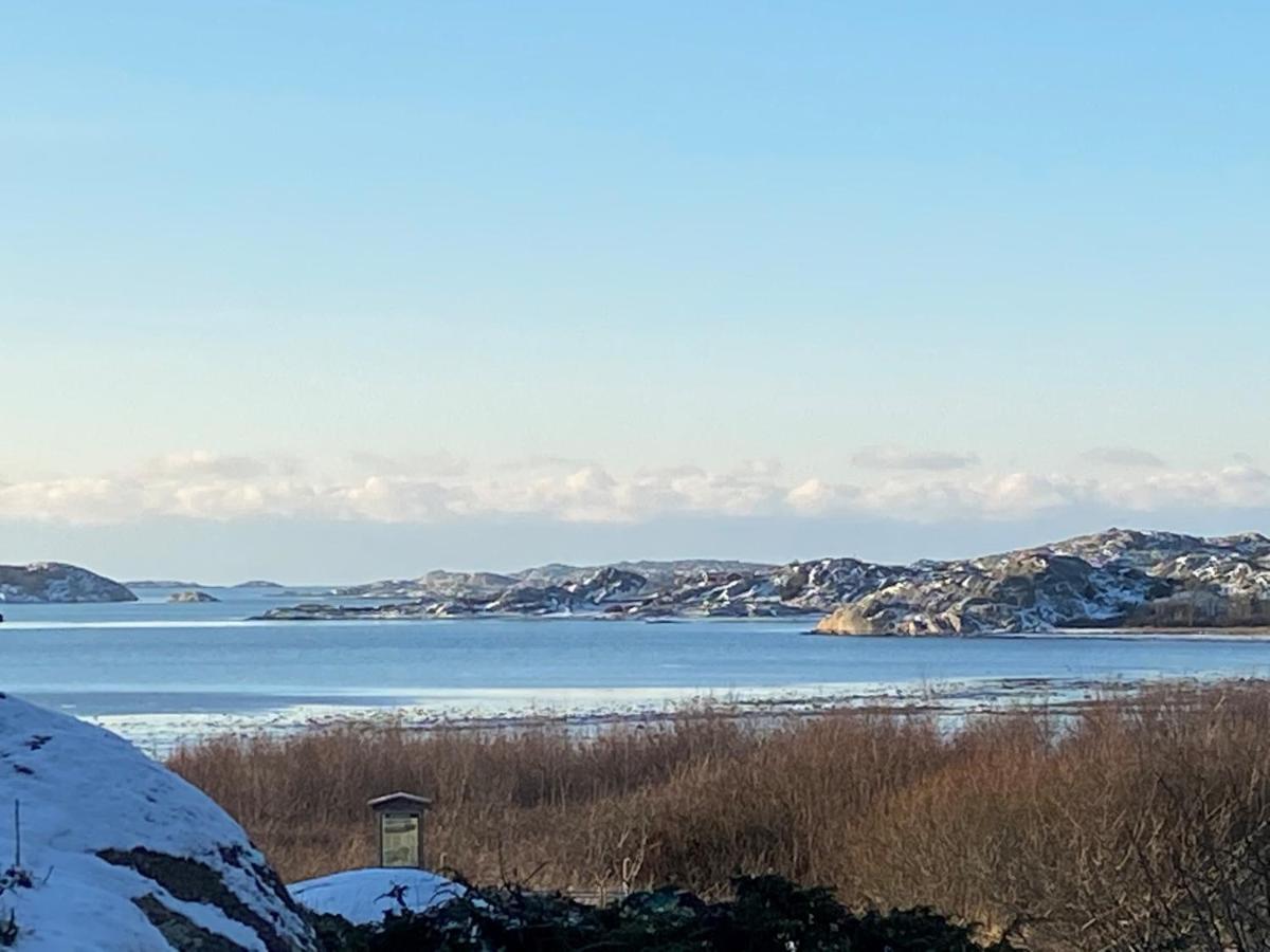 Stuga I Naturskoent Omrade Pa Vaestra Tjoern Saby Exterior photo