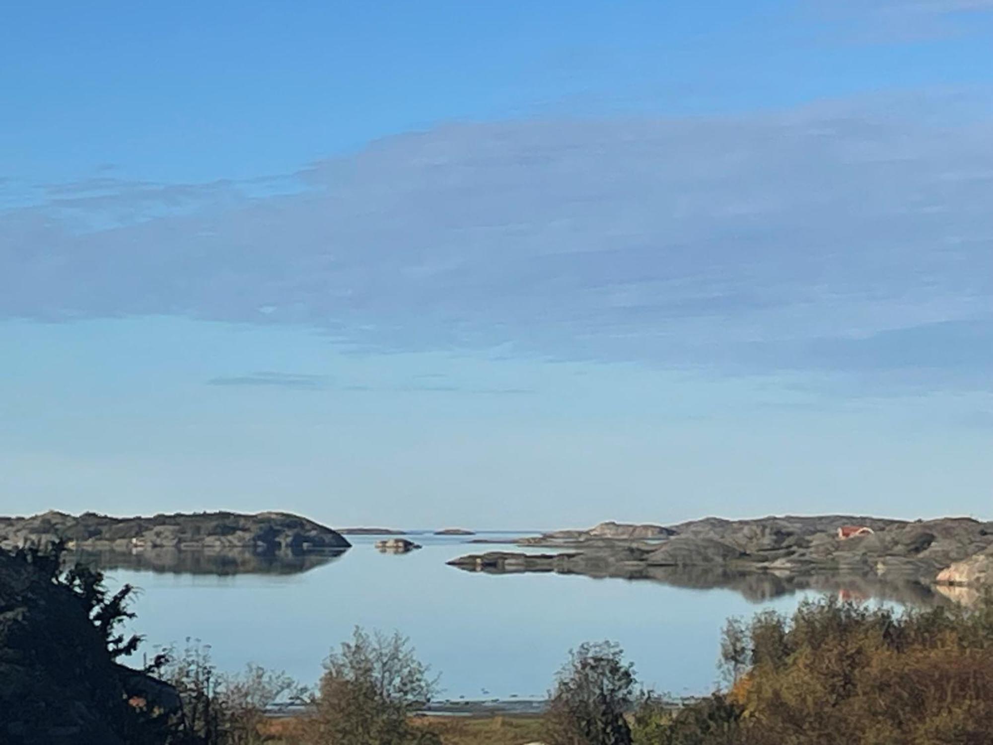 Stuga I Naturskoent Omrade Pa Vaestra Tjoern Saby Exterior photo