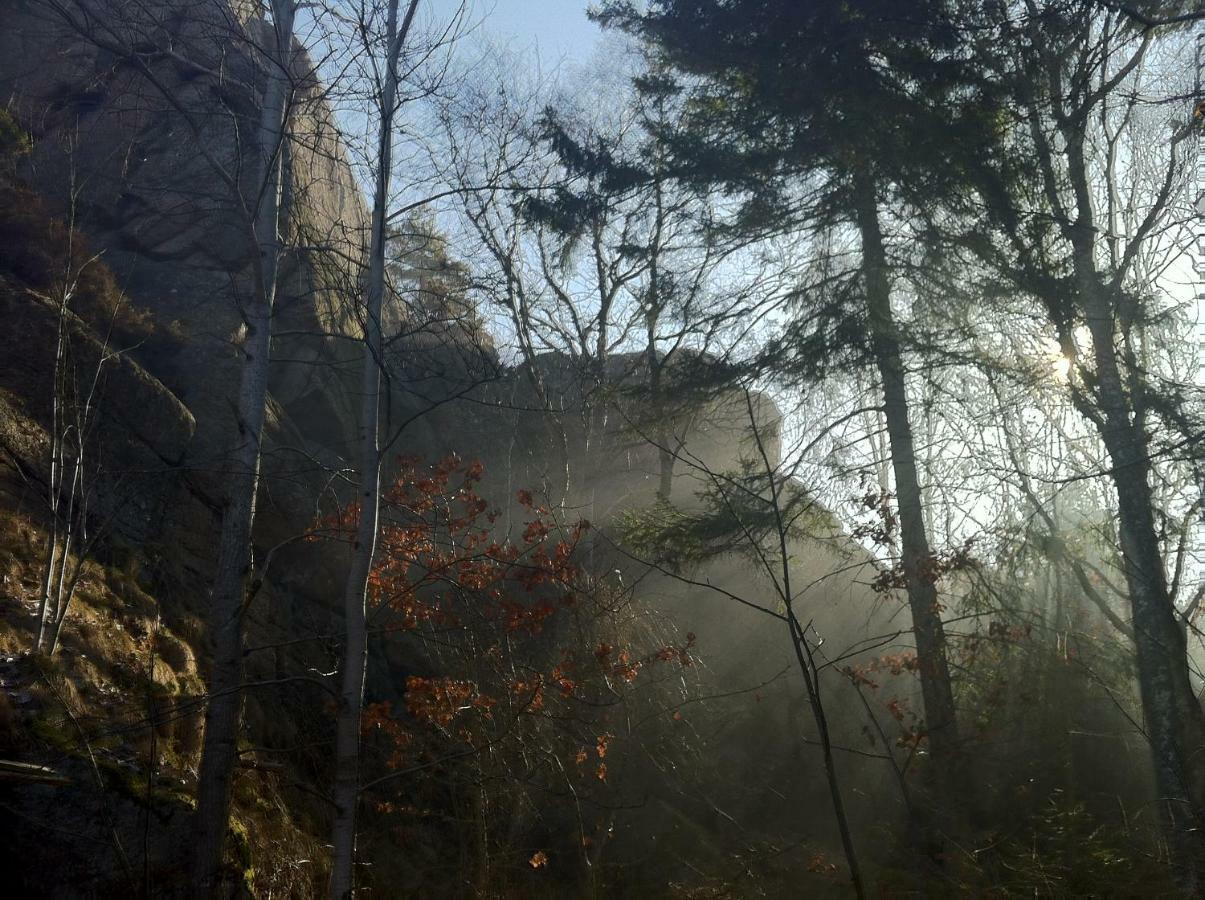 Stuga I Naturskoent Omrade Pa Vaestra Tjoern Saby Exterior photo